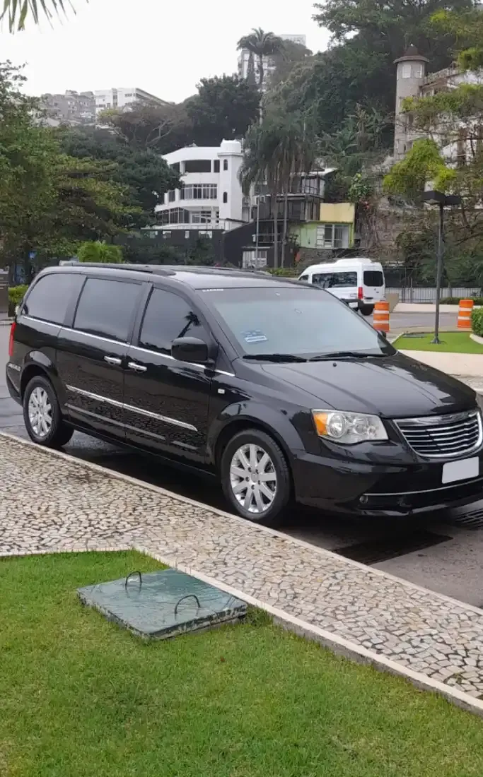 Veículo town and country 2